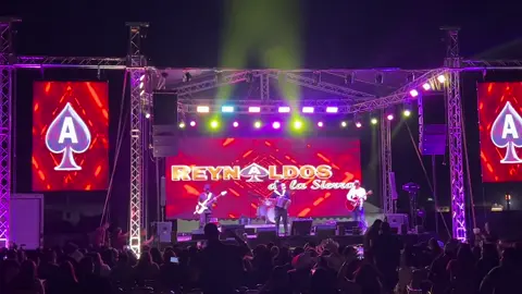 A post by @reynaldosdelasierraofic on TikTok caption: #lapatrulla #ReynaldosdelaSierra #ajajiiiaa♠️ #bateandoduro #delamanodeDios #enconcierto #envivo #chulaellaaaaaa #flypシ #plebada #fanpage #graciasgraciasgracias 