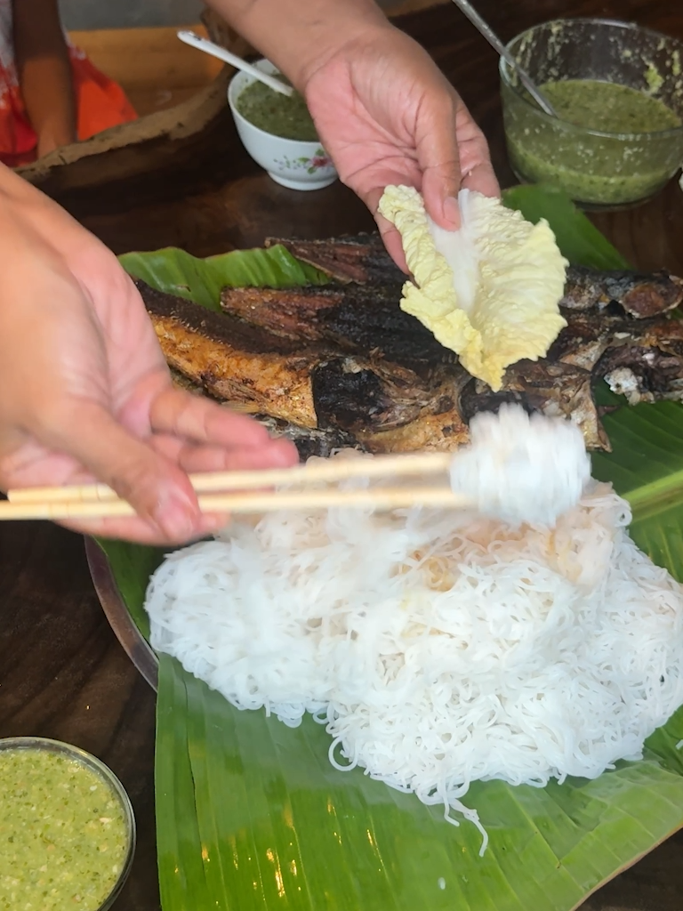 A post by @myaing94 on TikTok caption: မိုးအေးအေးနဲ့ အရမ်းလိုက်တဲ့ ခေါက်ဆင့်ပလာတူး#Myaing #FYP