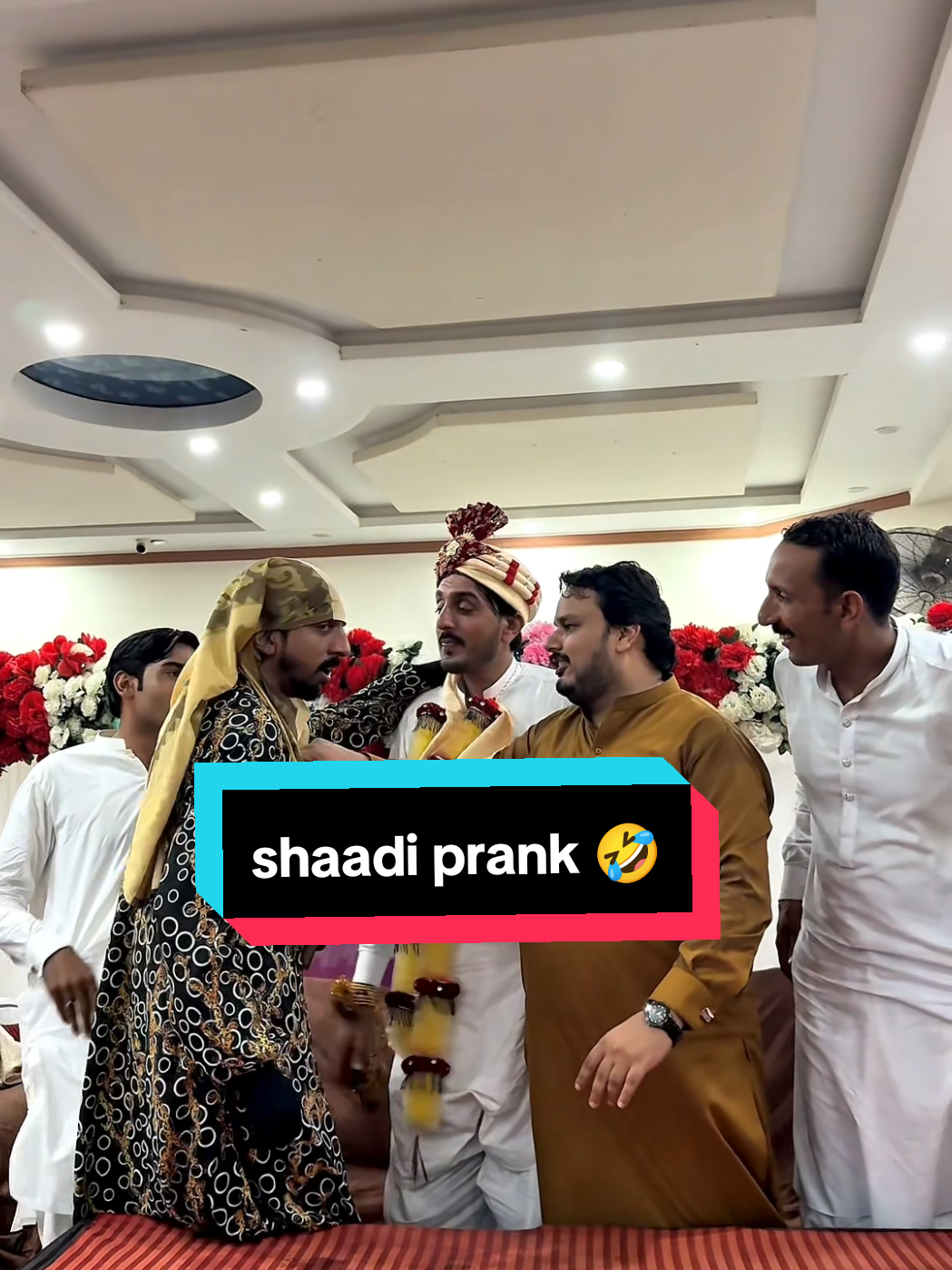 A post by @siasi_shoorli on TikTok caption: Shaadi prank 🤣 wait for end 🤣#rj_nazim_official #siasi_shoorli #entertainment #goneprank😀 #shaadiprank #dulhaprank #😂 #funnyshorts #comedy #funny 