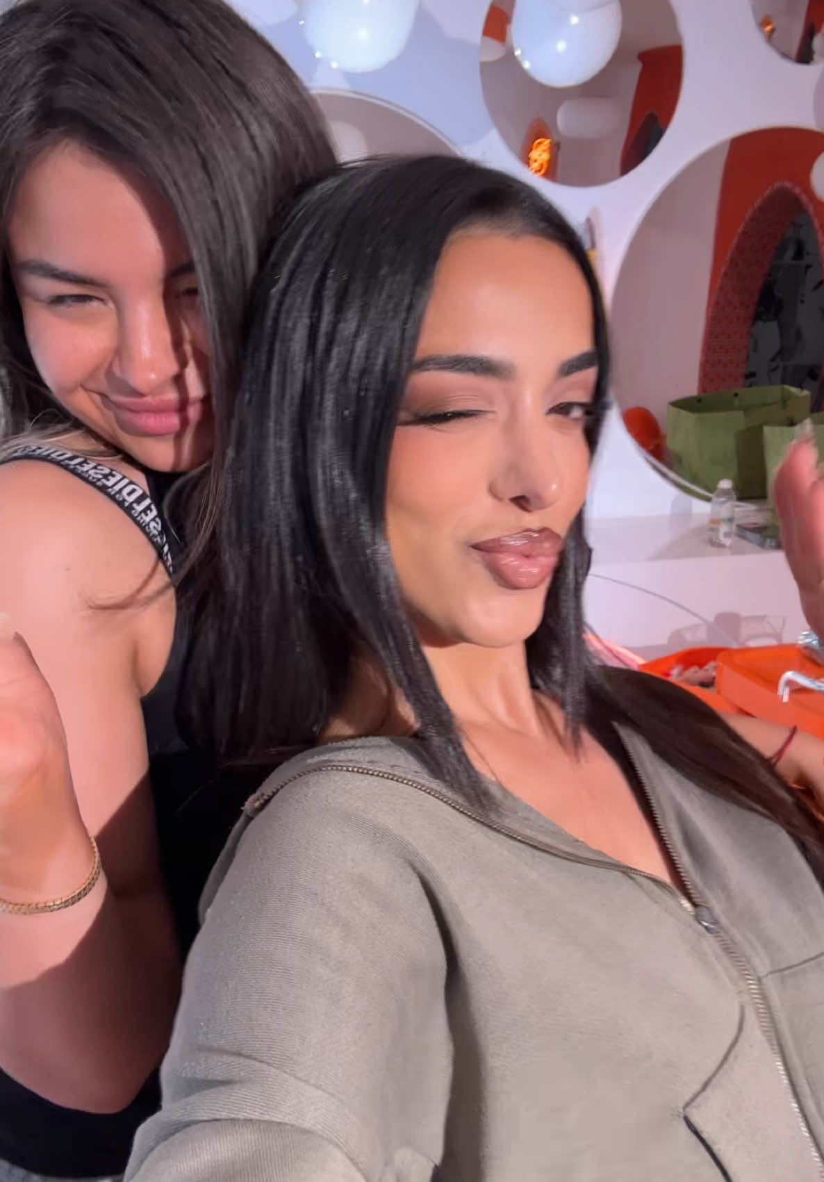 A post by @hamibees on TikTok caption: Look at this makeup 😍💅🏽 @Berliner Beauty 