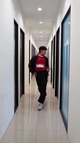 A post by @babyjolystar on TikTok caption: 🌶️🔥การออดิชั่นแม็กเกินกราฟ มันส์เกินกรอบ Ep.6 : เมื่อเด็กฝึกงานอยากข้ามขั้นไปเป็นประธานบริษัท แบบทดสอบที่ต้องทำจึงหินขึ้นไปอีกขั้นเพื่อทดสอบความสามารถของเด็กใหม่คนนี้ #LaysMaxAudition #แมกซ์เกินกราฟมันส์เกินกรอบ #LaysMAXThailand