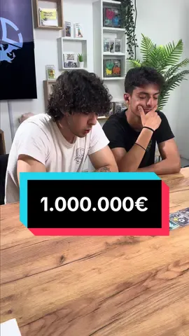 A post by @warcardshop on TikTok caption: Che fortuna… #warcard #Pokemon #scam #truffa 