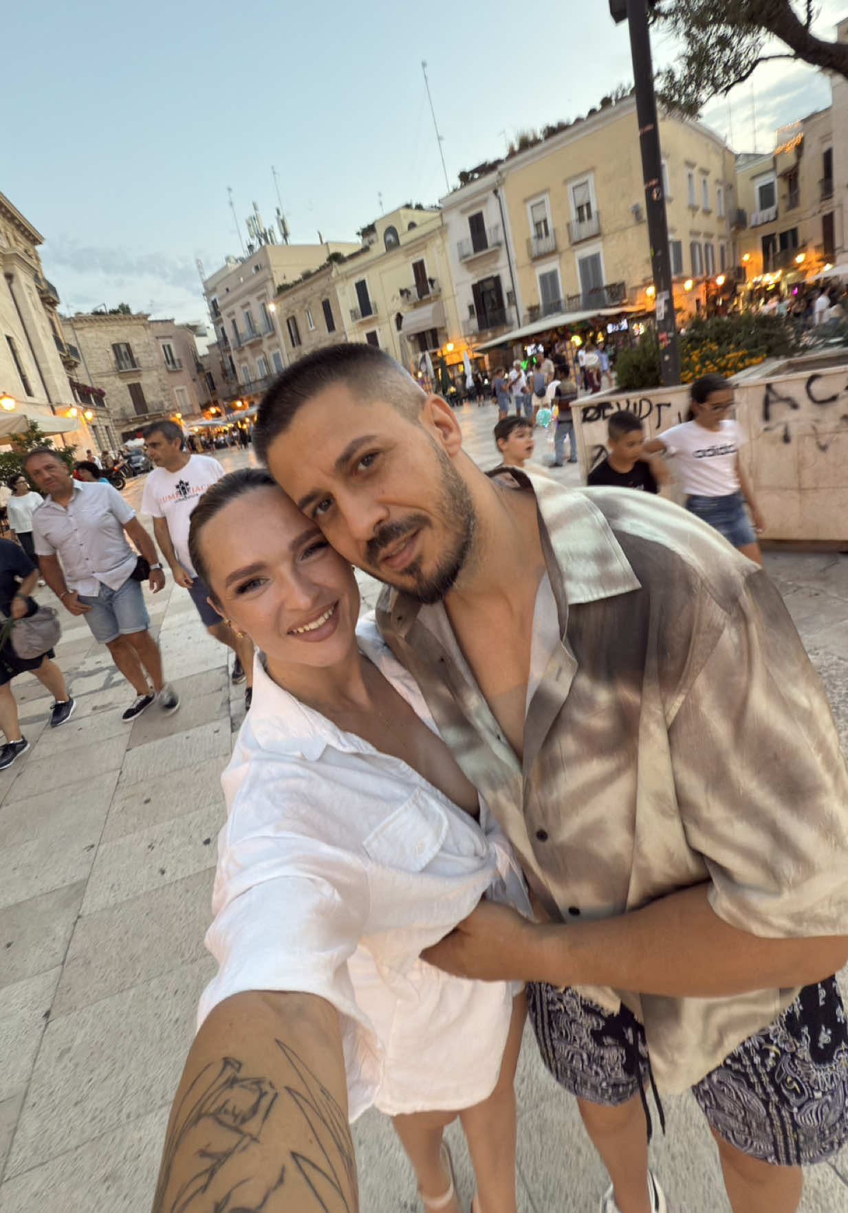 A post by @monicaraduofficial on TikTok caption: Astazi este cea mai lunga zi din an… cine are norocul sa o petreaca cu tine ? 🫠🤩