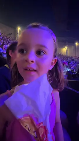 A post by @chrisjoyz on TikTok caption: Un concert de la @Star Academy avec Lily-Ana 😂😂 je crois qu’elle était heureuse de voir Marine et Pierre 😂 on a passé une bonne soirée tous les 3 ♥️
