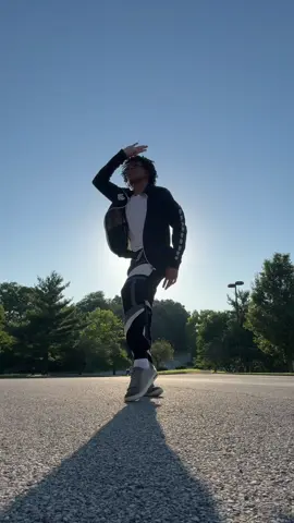 A post by @yvnghomie on TikTok caption: Waking up in the stars 😇🔥 #yvnghomie 