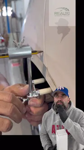 A post by @serlap_next_level on TikTok caption: ✍️ Identifica y marca ✏️ zonas de reparación en automóviles con máxima precisión  🔵 NUEVO | Ciber Marcador Reauxi ✅ Más precisión ✅ Mejores resultados 🖌️ Innovación, rapidez y calidad… todo en un solo dispositivo. 🔧 ¡Llévalo a tu taller y da el siguiente paso con Reauxi! #Reauxi #CiberMarcador #TecnologíaAutomotriz #NextLevelBodyshop #PinturaInteligente #tallerdechapaypintura #sata #serlap_next_level #tallerautomotriz #bodypaint #bodypainting #chapaypintura #worldskills #serlapnextlevel #reauxi #automotivepaint #rmpaint #satajetx #tallerchapaypintura #refinisher #chapaypinturaespaña #carpainter #carpainting #sataphaser  #tallerautomotriz #autopaint #enderezadoypintura #rmpaintofficial