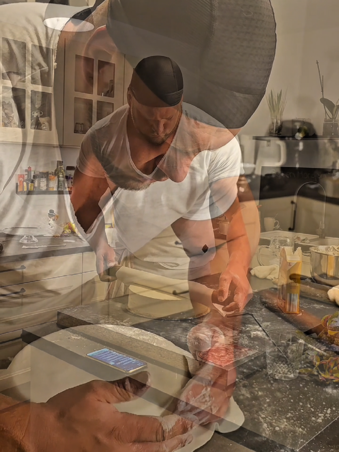 A post by @cakehulk on TikTok caption: Antwort auf @germanking499 wenn du mir eins kaufst, zieh ich es gerne an 🤗🥰 #pastrychef #konditor #torte @Cakehulk 2.0 