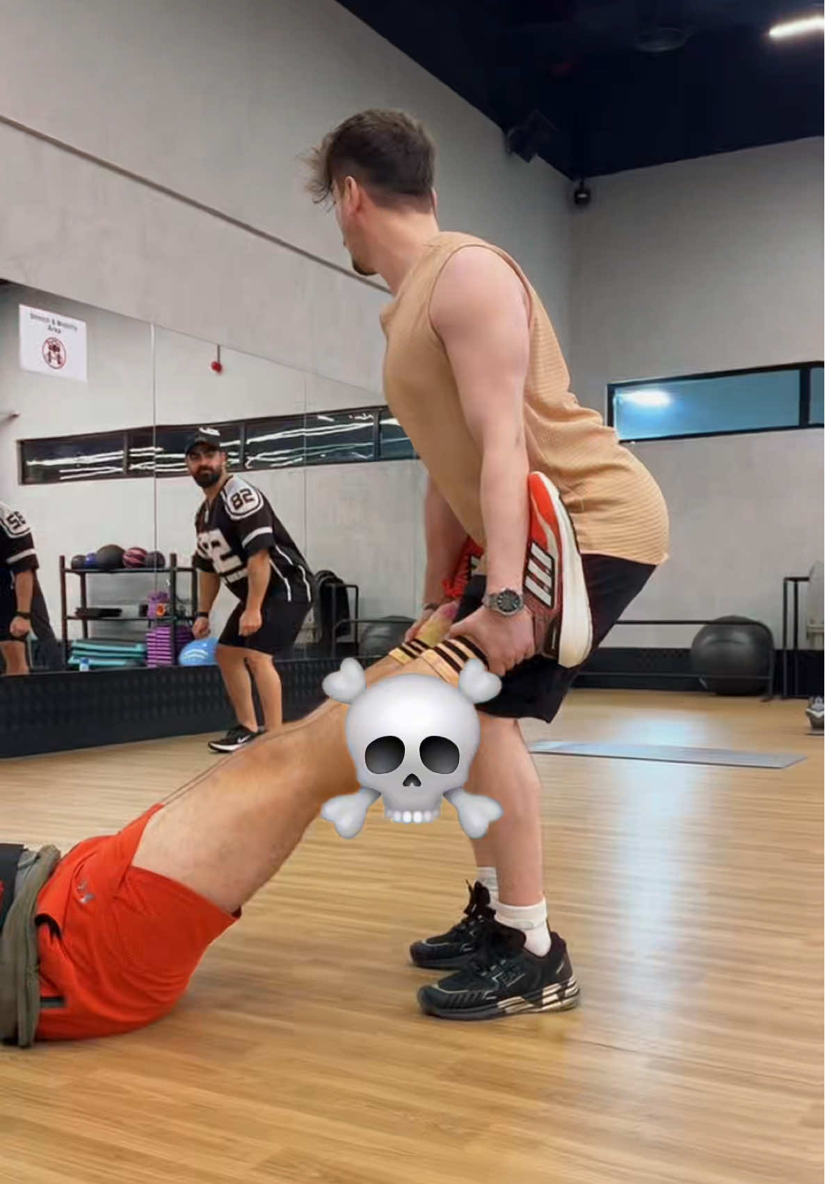 A post by @nourmar5 on TikTok caption: الحركة الي اهم من ناس بلنسبة للكوتش😂💔