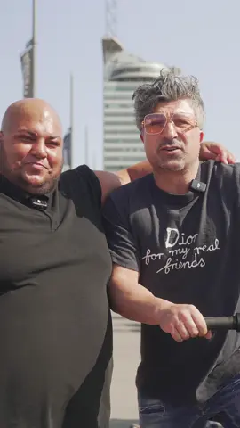 A post by @chico_lottomillionaer on TikTok caption: Wir hätten selber nicht erwartet, dass er soweit läuft. Wow😂❤️ last Liebe da für @🇹🇷Emre.Yilmaz.Boxer🧿 #chicolottomillionaer #bremerhaven #emreyilmaz 