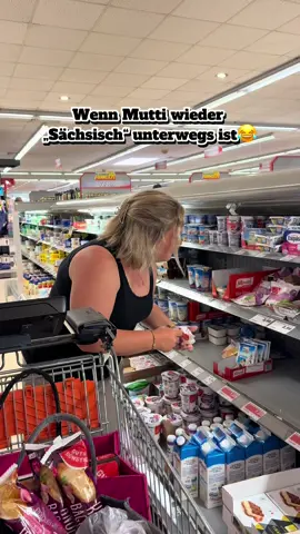 A post by @miss_schumiiiiandfamily on TikTok caption: #muttertochter #alltagswahnsinn ##spassmusssein #sächsisch #dialekt #lachflash #supermarkt #einkaufen #peinlich #chickennuggets #mozarella #lachenistgesund #vegetarier #grillen #reallife #fyp 