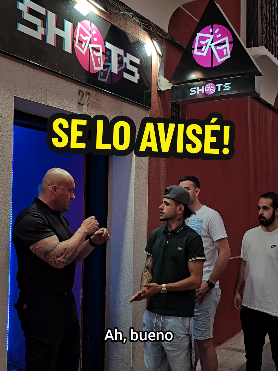 A post by @sergioelportero on TikTok caption: Por qué no dejan salir hasta la 1:00? Es una estrategia de la discoteca para la captación de clientes, de esta forma, se va creando ambiente en la sala desde el inicio, algo muy importante para conseguir un buen aforo, pueden salir antes de la una, pero si lo hacen, no se les pone el sello y si vuelven más tarde, han de pagar entrada. Casi siempre suele haber algún responsable en la taquilla y si ven que los porteros no están haciendo bien su trabajo, no falta la reprimenda. Así que no os enfadéis con los porteros si no os dejan salir y entrar, siempre hay alguien por encima de ellos! Saludos para todos y buen fin de semana! No olvides seguirme y dejar un ❤️ 🫶! #viral #bouncerpower #elportero 