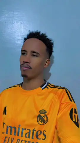 A post by @miisankaculus1 on TikTok caption: Bad waynta jacaylkan dhex mushaxayaa🥹🫢#jamaalciise476 #somalilandtiktok💚🤍❤ #orangerevolution🐅🔥🧡🧡 #fyp 