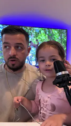A post by @flaviu.moldovan1 on TikTok caption: #fyyyyyyyyyyyyyyyy #sing #mygirl #happydad #happiness 