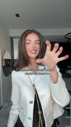 A post by @andreea_bostanica on TikTok caption: 😘