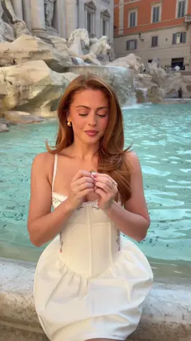 A post by @makeupbysamanthaharvey on TikTok caption: Living my Lizzie McGuire dreams ⛲️🤍