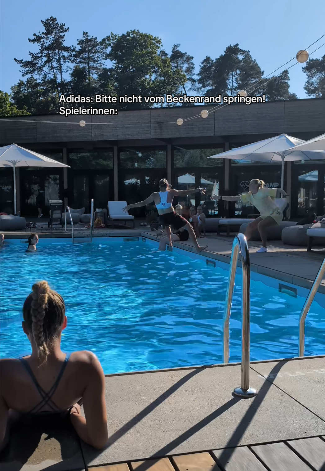 A post by @dfb on TikTok caption: sagt es bitte nicht weiter 🤫 #dfbfrauen #fussball  
