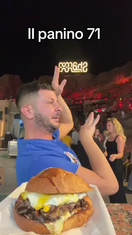 A post by @gigipescheria on TikTok caption: Dalle come alcuni mi descrivono ecco che viene il nome del mio panino in Egitto il panino #71 hamburger provola melanzana a funghetto e uova fritta !!! E io prossimo come lo chiamerò fatemi sapere nei commenti 💪