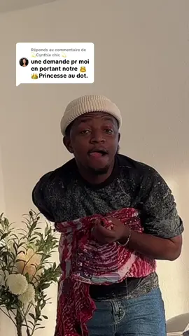 A post by @bovann on TikTok caption: Réponse à @💫Cynthia chic 💫 je respecte les mamans de l’Afrique 🫡😍 ma maman pouvait même courir avec moi comme ça au dos 😅 et toi? Ta maman pouvait faire quoi avec toi au dos ? 