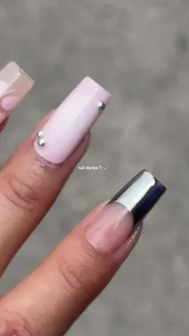 A post by @evessari on TikTok caption: 🌸🍌🪩👛⭐️ so cute @nailzbybambii 