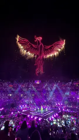 A post by @meinherzschlaegtschlager on TikTok caption: Eine waaahnsinnig tolle Drohnenshow beim Schlagerboom in Kitzbühel bei Andrea Berg #andreaberg #schlagerboom 