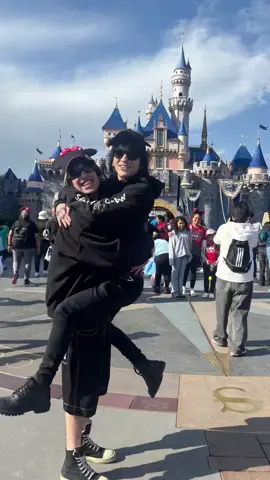 A post by @johnnieguilbertreal on TikTok