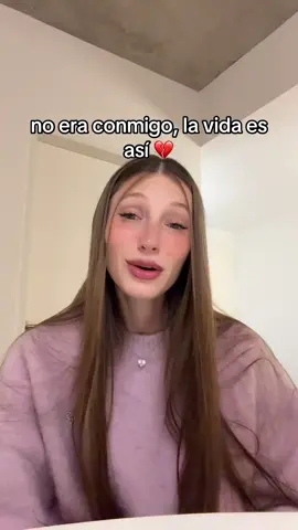 A post by @yamisafdie on TikTok caption: auch 💔 #nuevamusica #yamisafdie #emilia #mastevale 