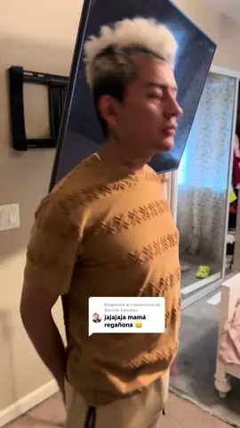 A post by @jonasymikeoficial on TikTok caption: Respuesta a @Bernita Sanchez como mamás tenemos que poner a hacer cosas en la casa #fyp #foryou #foryoupage #fypシ #parati #couple #love #cat #CatsOfTikTok #cats #catlover #family #pet #pets #viral #viralvideo #viraltiktok 