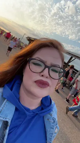 A post by @desiraedesnomie on TikTok caption: #powwowfoodreviewwithdes #fridaynight 