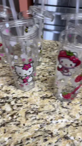 A post by @rheanna_can on TikTok caption: #partyfavors #hellokitty 