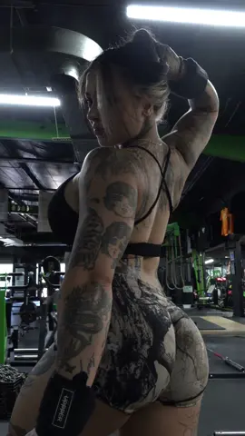 A post by @sinnersaff on TikTok caption: leg day ended in bench kinda day😂🫡 . @Darc Sport 