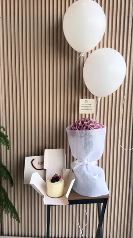 A post by @imss0300 on TikTok caption: هدايا الرياض اطلبها ألآن  نغلف هديتك بكل حب 💌0598971173 واتساب هدايانا هدايا الرياض افضل متجر هدايا في الرياض توصيل سريع وأفكار مميزة! #محل_ورد #محل_هدايا #هديه #هدايا #هدايا_الرياض #مندوب_الرياض #هدايا_تخرج #هدايا_رخيصه #تنسيق_هدايا #باقات #باقات_ورد #بوكيه #بوكيهات #بوكس_الشتاء #هدايا_رجاليه #هدايا_نسائيه #هدايا_عيدميلاد #هدايا_مواليد explore #tiktok# اكسبلور #هدية_الحب# tiktoksa# 