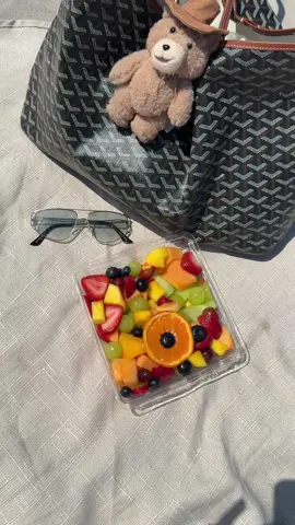 A post by @abigail_schwartz_ on TikTok caption: literally the perfect Friday 🤍#summervibes #beachdays #SummerVlog #HotPilates #SummerVlog #beachday #SkincareRoutin #foryoupage 