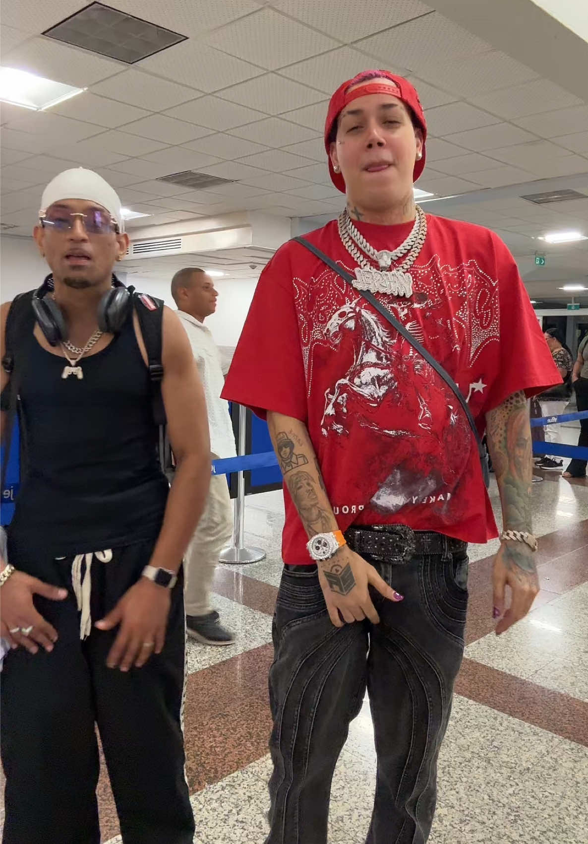 A post by @yaiseloficial on TikTok caption: Robar robar 🤣 @Adonii JD 🪄 🔥😍 #yaisellamelodia #contenido #fvpシ #fyppp #foryoupage #viral_video #paratiiiiiiiiiiiiiiiiiiiiiiiiiiiiiii 