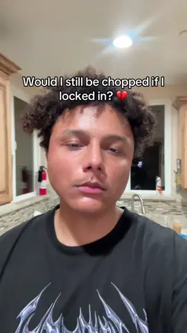 A post by @vexbolts on TikTok caption: Im 6’2 and if i lost weight would i Genuinely be chopped? #vexbolts #chopped 