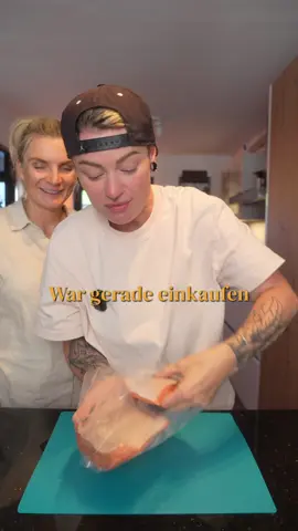 A post by @nicolnic on TikTok caption: Anzeige/eigene Gewürze ❤️🌱  #bowl #salmon 