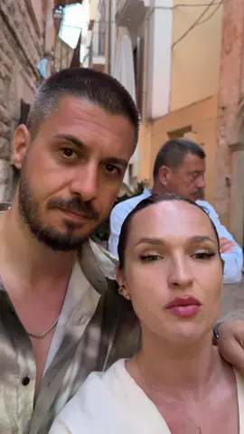 A post by @monicaraduofficial on TikTok caption: Poate esti in cautare de o noua idee de afaceri … 😅