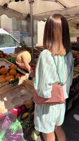 A post by @audreyarnod on TikTok caption: Le marché de l’île sur la Sorgue☀️✨Petit coin de paradis ✨Bon dimanche les amis 🥰