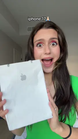 A post by @lianaparmezana on TikTok caption: 😳