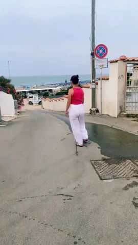 A post by @florentina_vaida on TikTok caption: #vaidaflorentina 🌊