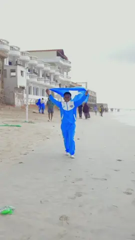 A post by @xasanaxmed922 on TikTok caption: 🇸🇴👈.    @Goat Geeseey 🐐🇸🇴 @Malabo🌸✨👸🏼 @Bilaal bulshaawi 🦁 @Qeys__Qiso🇸🇴 