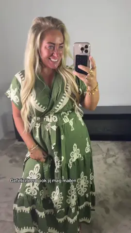 A post by @closetvanval on TikTok caption: Antwoorden op @suzy#NL gefeliciteerd ook jij mag mailen!