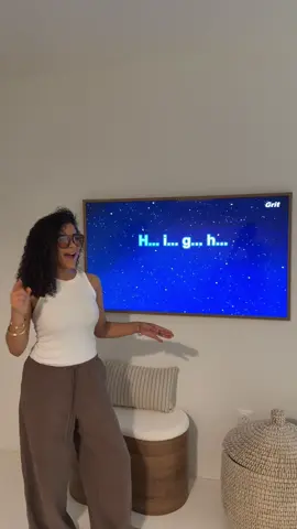 A post by @saraetraniaofficiel on TikTok caption: This part #mariahcarey #arianagrande #fyp 