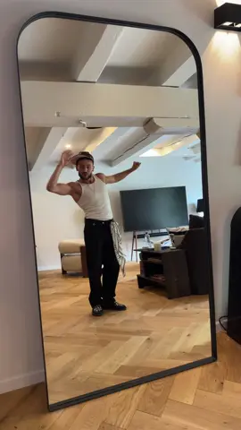 A post by @berdox024 on TikTok caption: XXX
