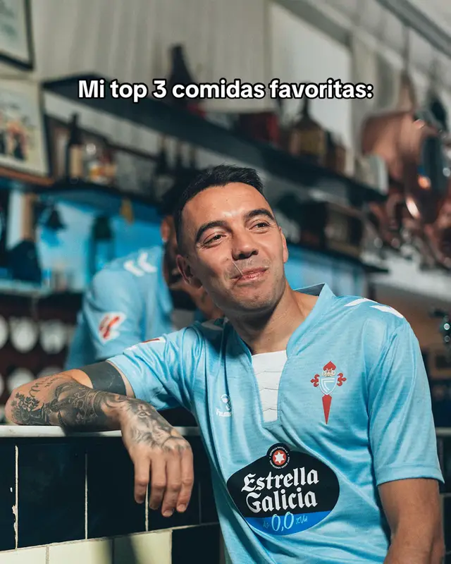 A post by @rccelta on TikTok caption: Presumir la cami nueva es obligatorio 🥹 #RCCelta #footballshirt #humor #TikTokFootballAcademy #DeportesEnTikTok 