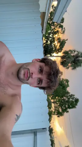 A post by @conder_holt on TikTok caption: #florida #fyp 