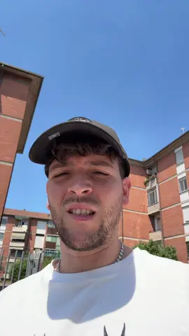 A post by @fefeilbarbieredelblocco on TikTok caption: Ti usano 😭