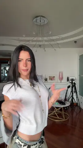 A post by @sonocamillina on TikTok caption: Sto partendo per parigiiii🫠🫠 (un saluto a mamma dietro che stava facendo una lavatrice :)