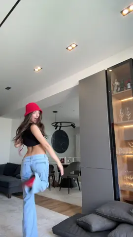 A post by @andreea_bostanica on TikTok