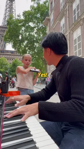 A post by @vantoan___ on TikTok caption: She made me cry 🥹❤️ Her dream is to become a famous singer, let’s show her all the love and support she deserves! 🙏 Vic doesn’t see with her eyes, she sees with her soul, and you can hear it ✨ #piano #pianocover #someoneyouloved 