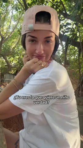 A post by @juliamenugarcia on TikTok caption: Team niño comenta, team niña comparte. Los dos corazón 